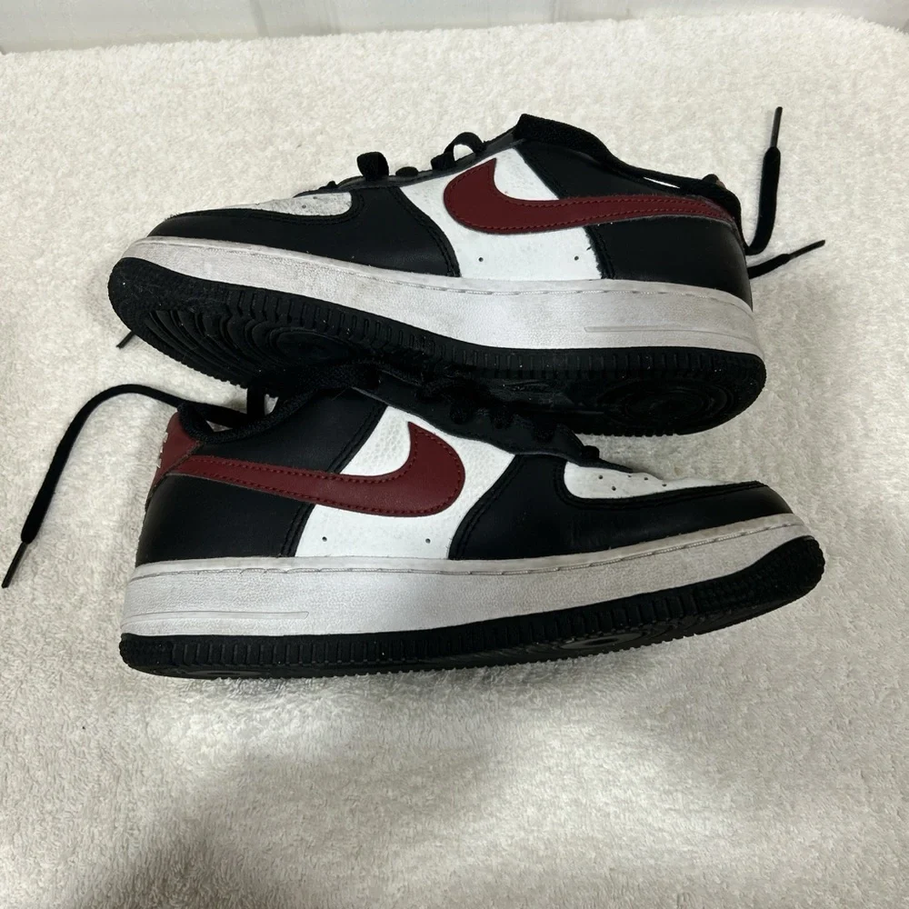Nike Kids Black White and Maroon Low-Top Sneakers